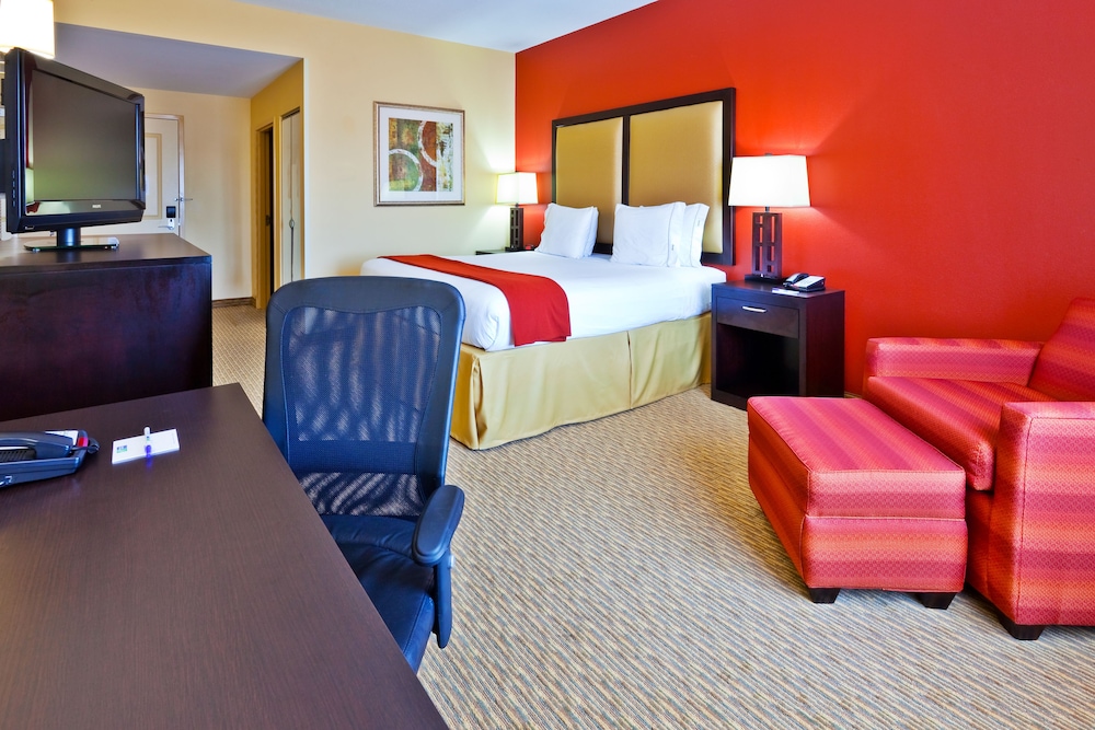 Holiday Inn Express Hotel and Suites Nashville-Opryland 47/64