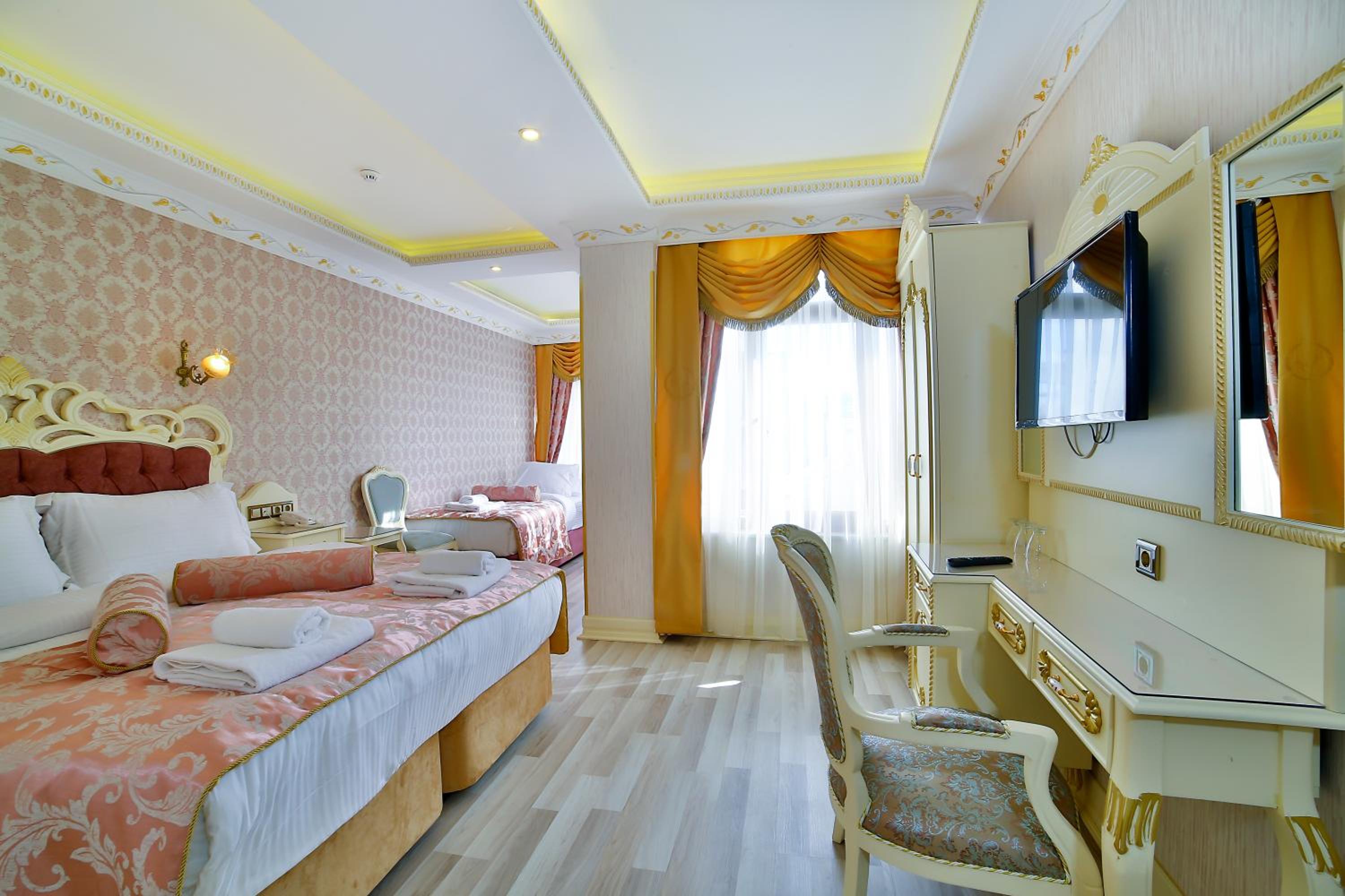 Family, Lateral Side Sea View، Nayla Palace 4/8
