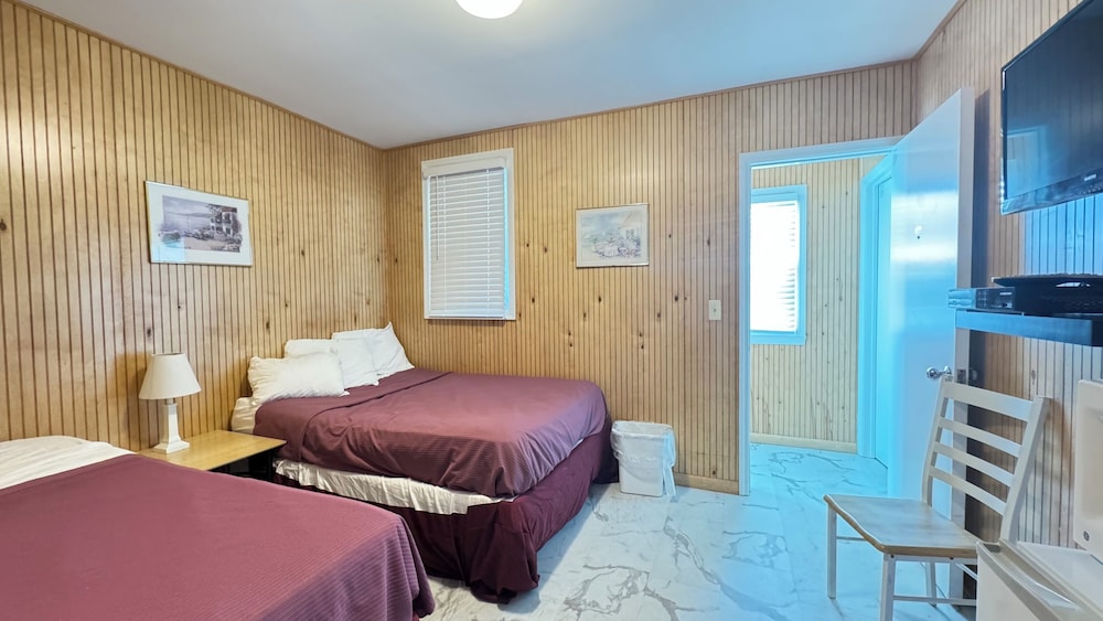 Boardwalk Sand & Surf Inn Oceanfront 19/55