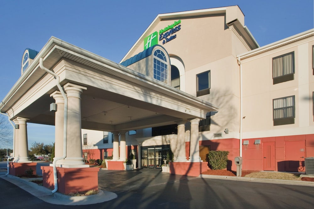 Holiday Inn Express Hotel Suites Laurinburg 6/40