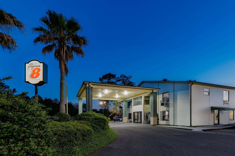 Super 8 by Wyndham Kinder/Coushatta near Casino 1/38