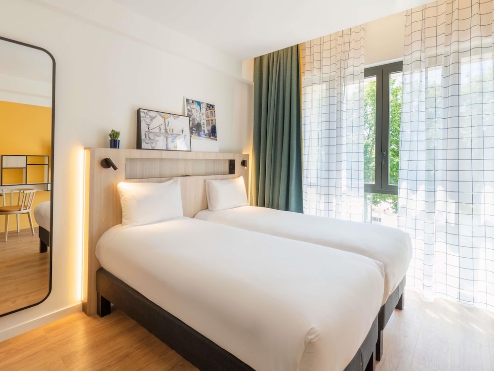 STUDIO, TWIN BEDS