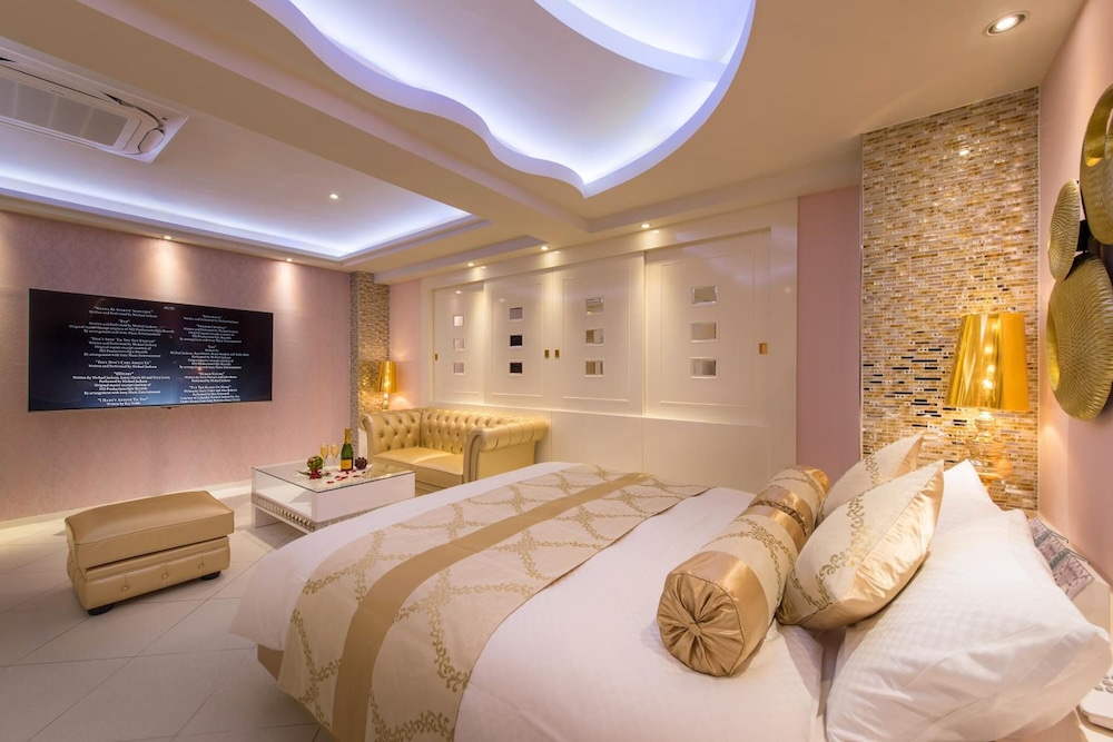 Hotel Dior 7 39/67