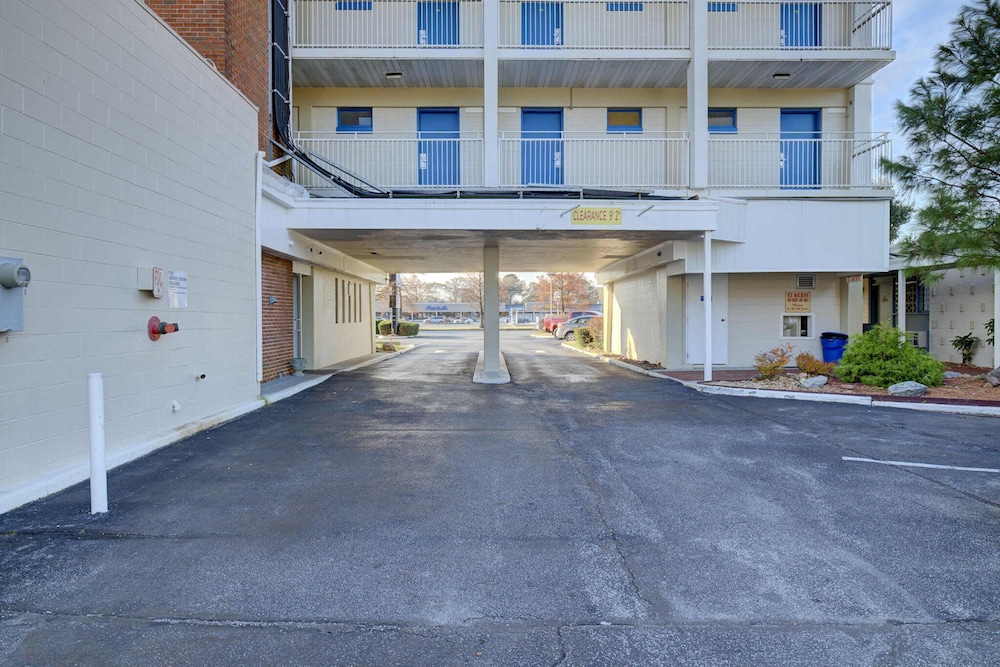Motel6 Norfolk, VA – East Little Creek 33/50