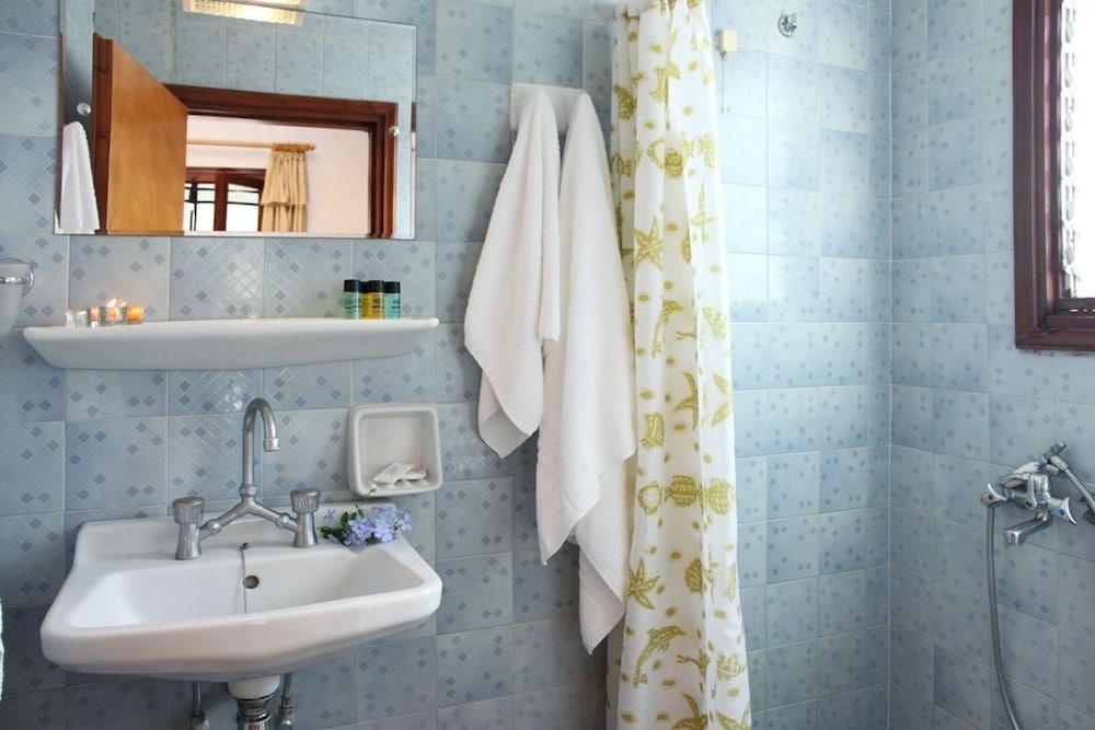 Nostos Hotel 40/40