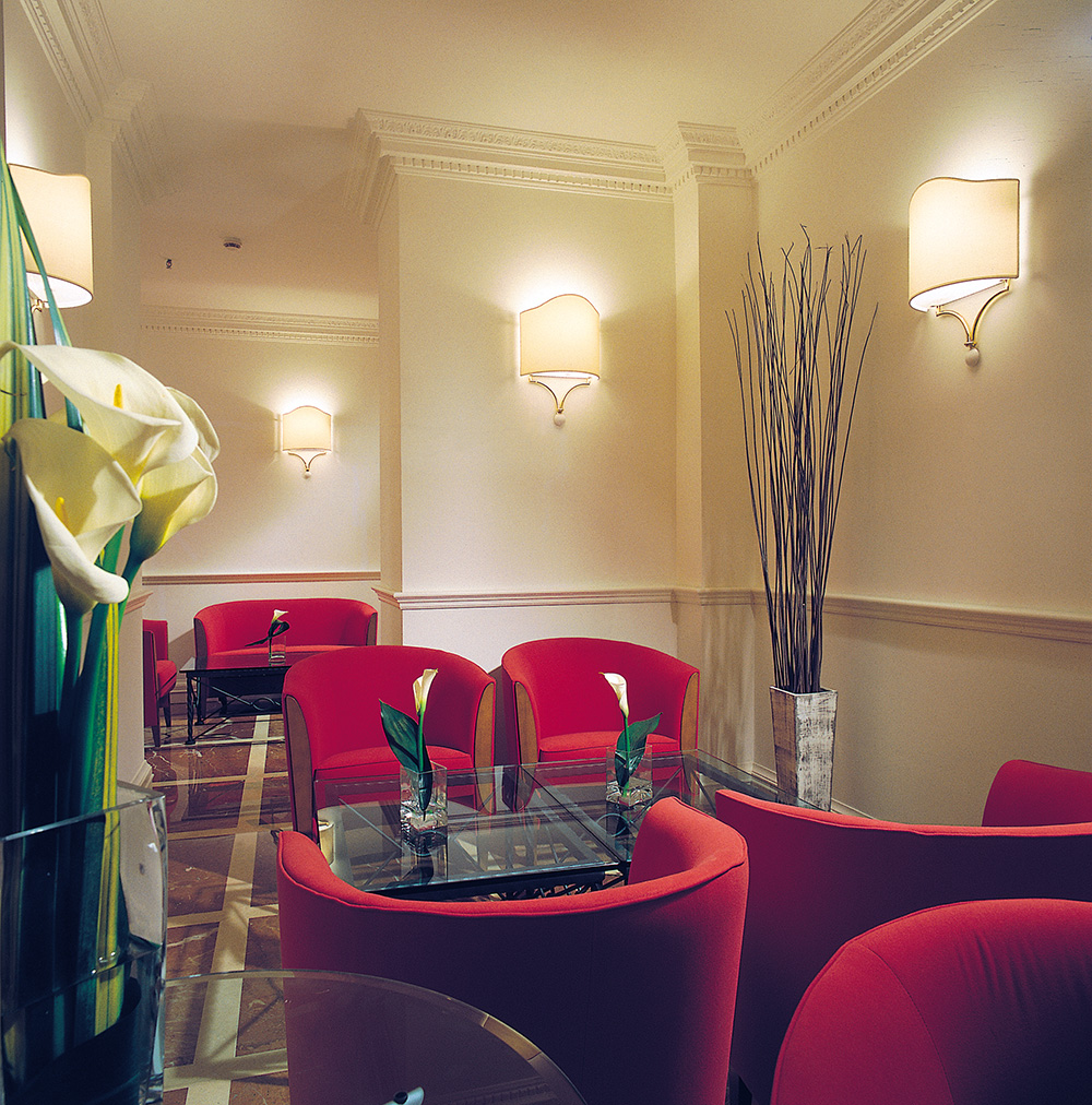 BAILEYS HOTEL 36/38
