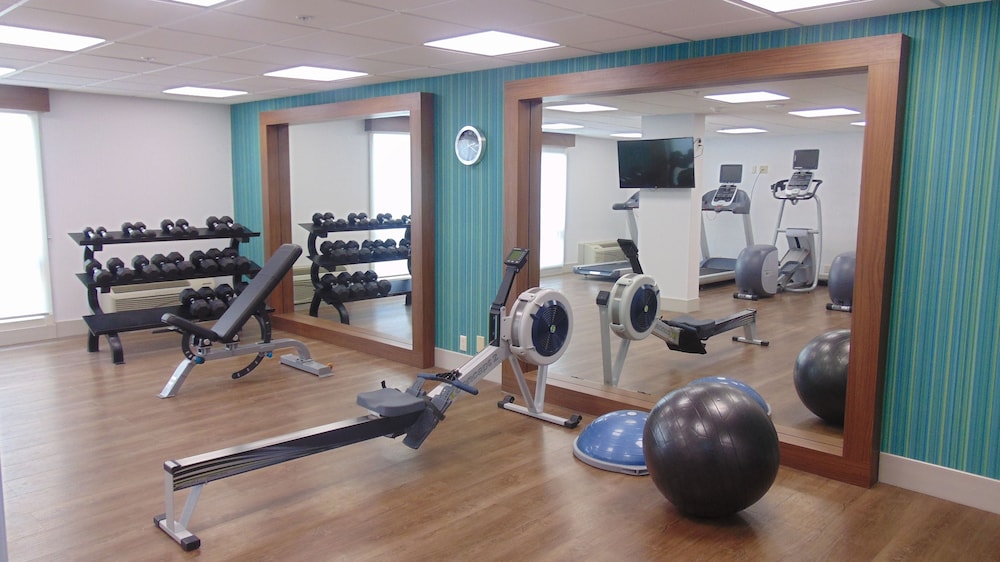 Holiday Inn Express Suites Wapakoneta 32/57