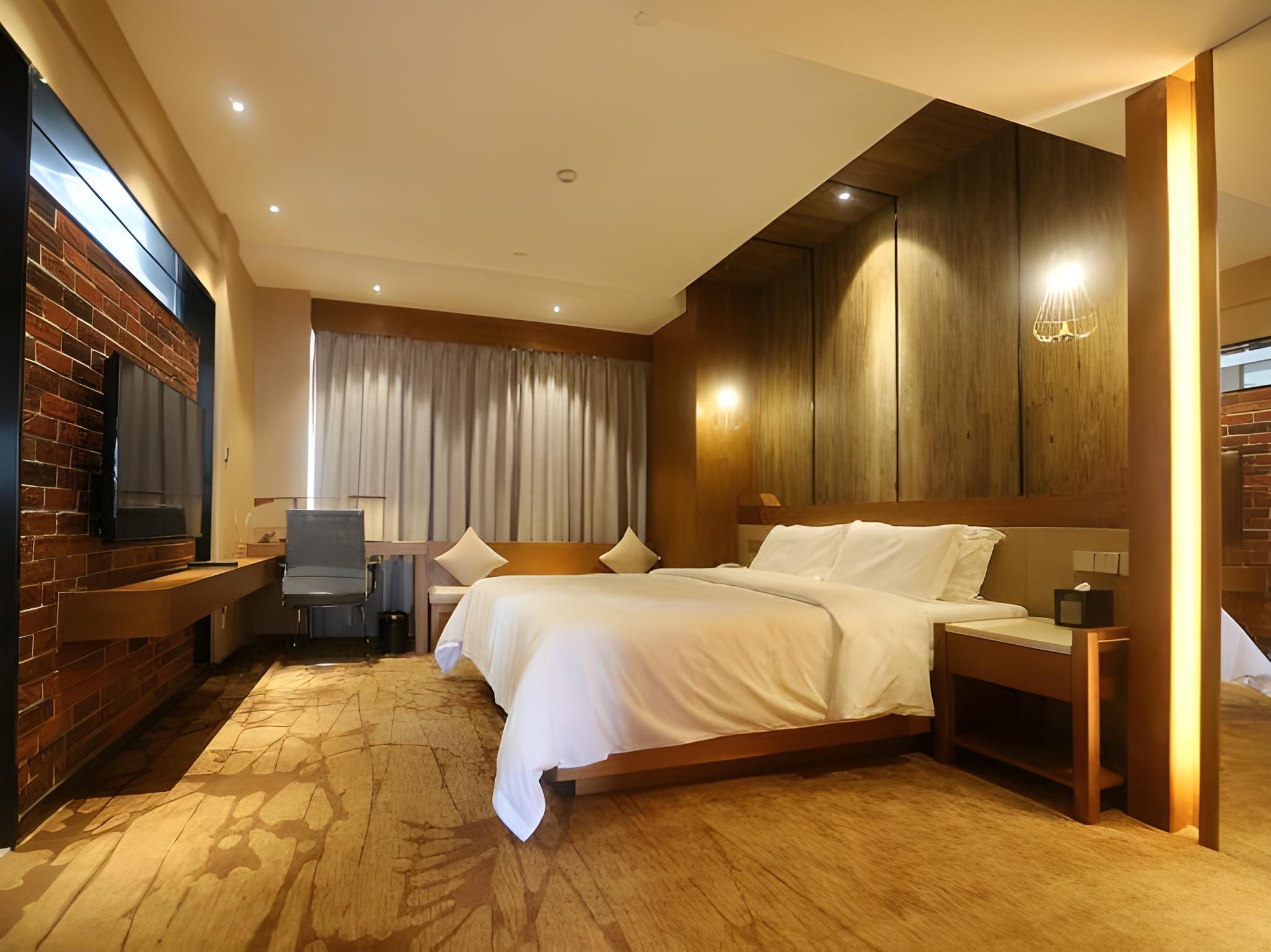 Style, Deluxe, Double Bed, Bathtub, Executive Lounge Access, South Wing