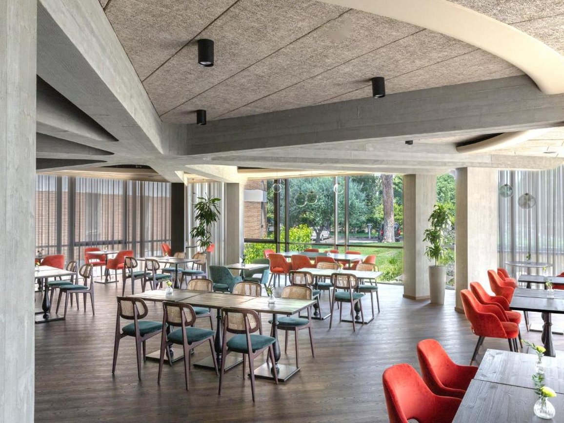 Adoro Hotel 62/72