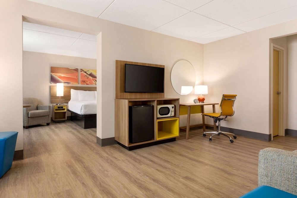 Hotel Bo, a Days Inn by Wyndham Chattanooga Downtown 29/48
