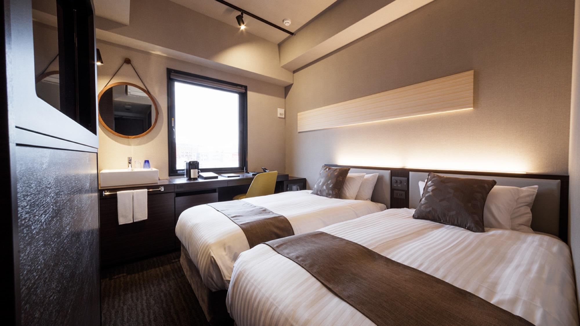Hollywood, Twin Beds, City View