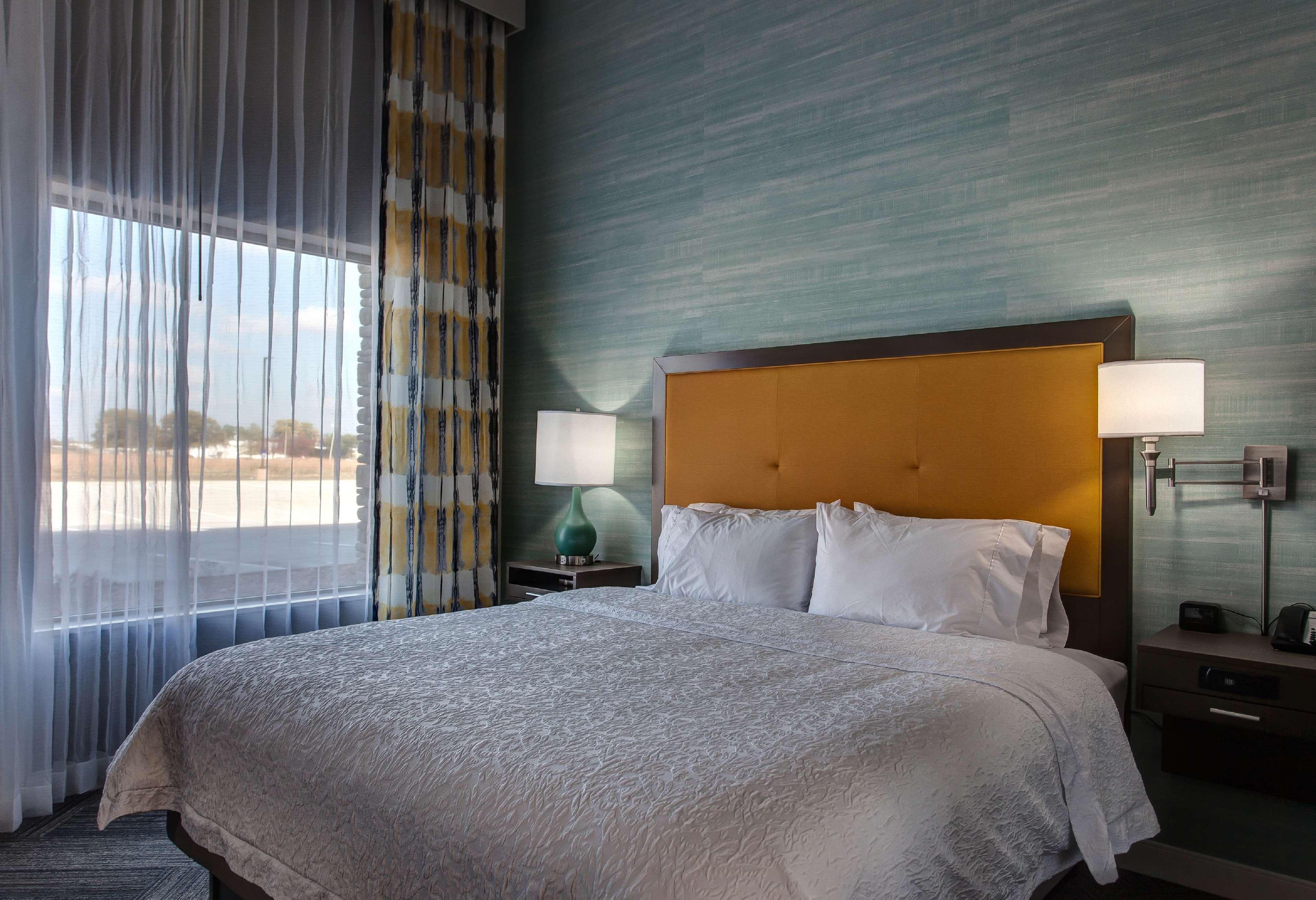 STUDIO, KING BED, SOFA, ACCESSIBLE