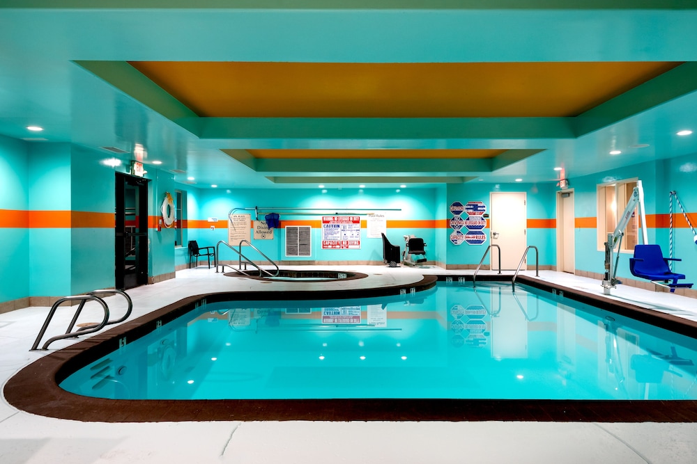 Holiday Inn Express & Suites Lathrop 2/61