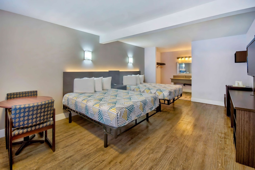 Motel6 Inglewood, CA 32/54