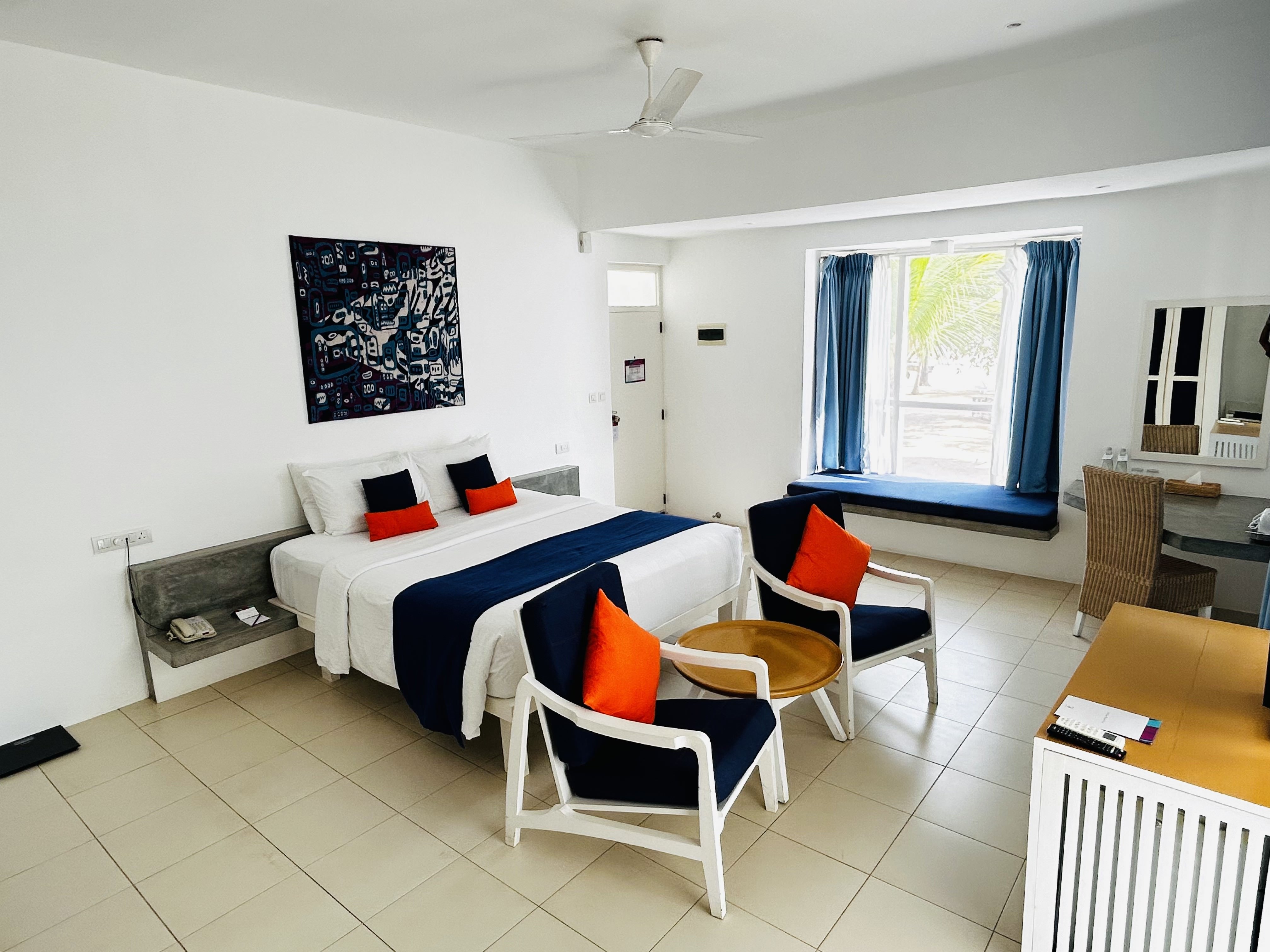 Beach, Chalet, King Bed, Trinco Blu by Cinnamon 2/10