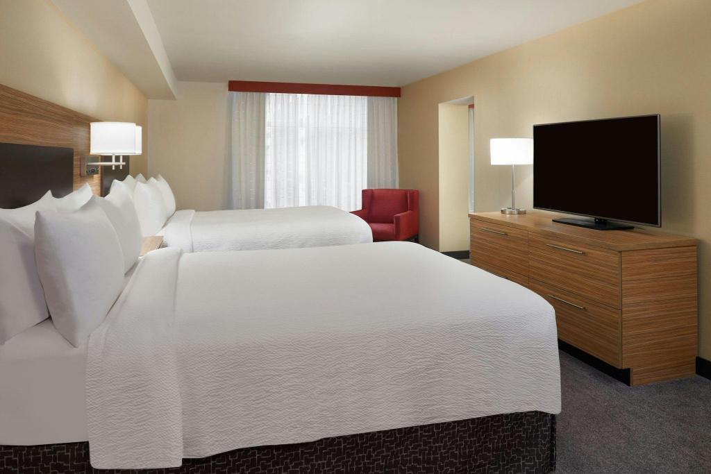 1 Bedroom, Suite, 2 Queen Beds, Sofa