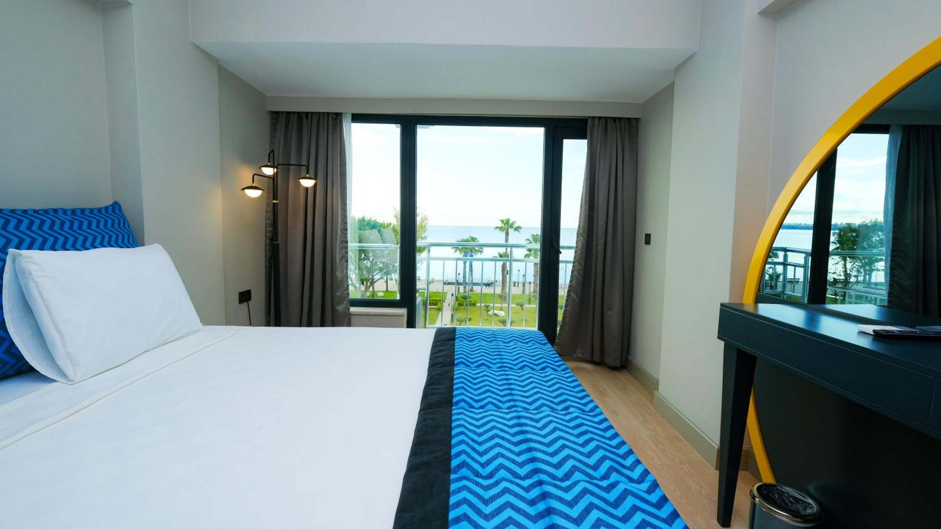 Deluxe, Double or Twin Bed, Sea View