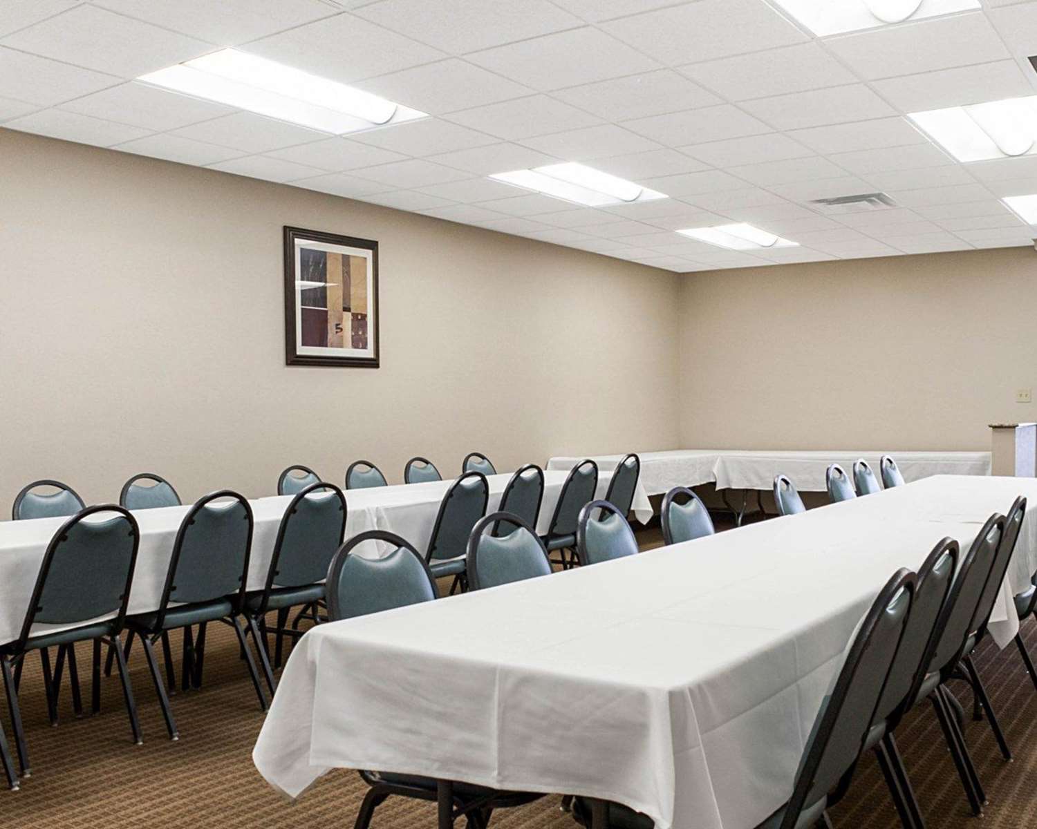 Baymont by Wyndham Jamestown Conference Center & Water Park 17/21