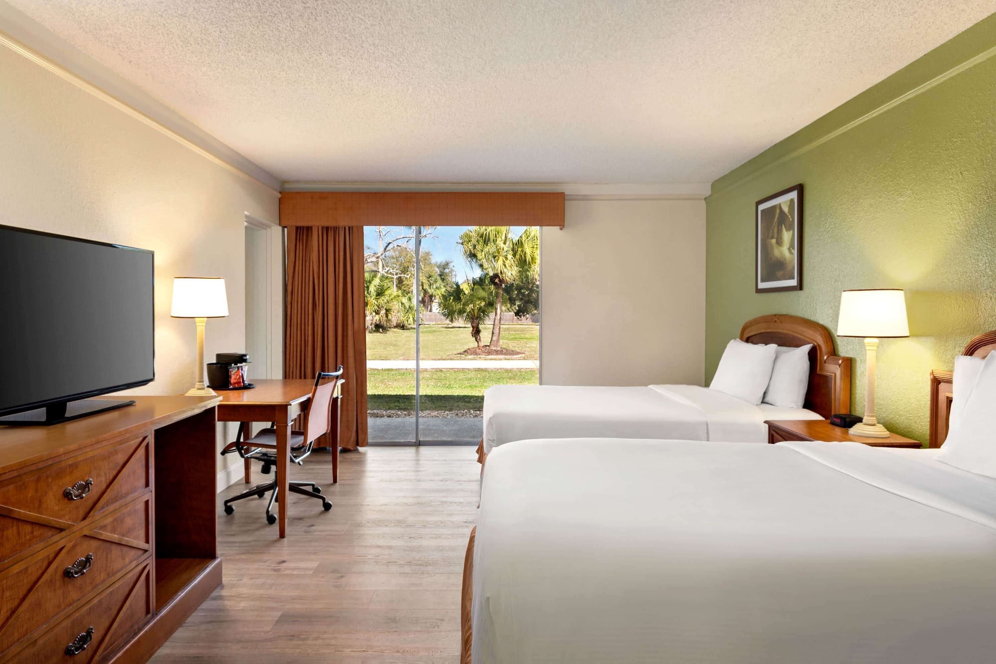 1 BEDROOM, FAMILY SUITE, 1 KING AND 2 DOUBLE BEDS