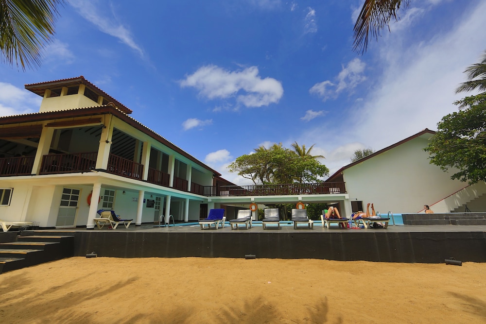 Catamaran Beach Hotel 27/30
