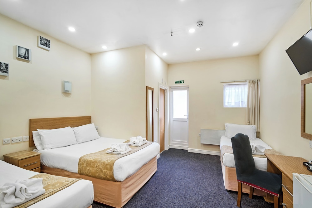 Britannia Inn Hotel Ilford 24/64