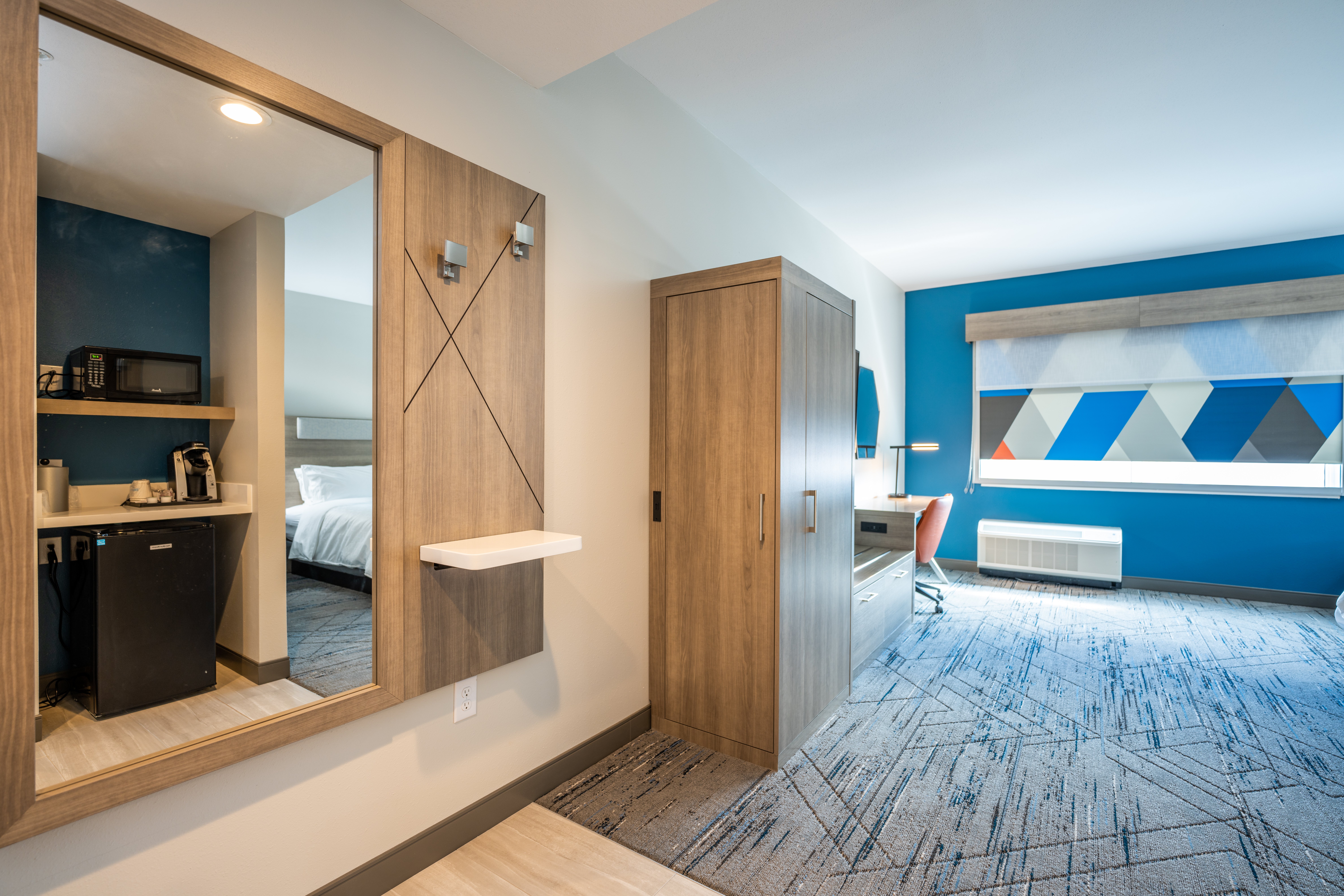 Holiday Inn Express & Suites Charlottesville - Monticello 64/65