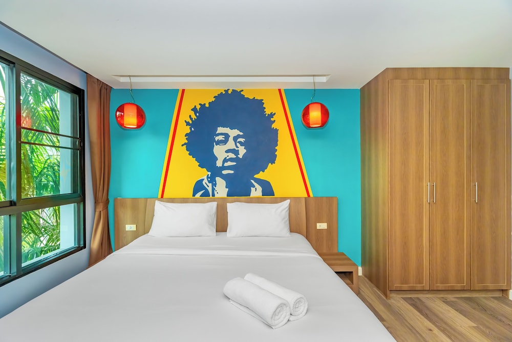 DELUXE, DOUBLE BED