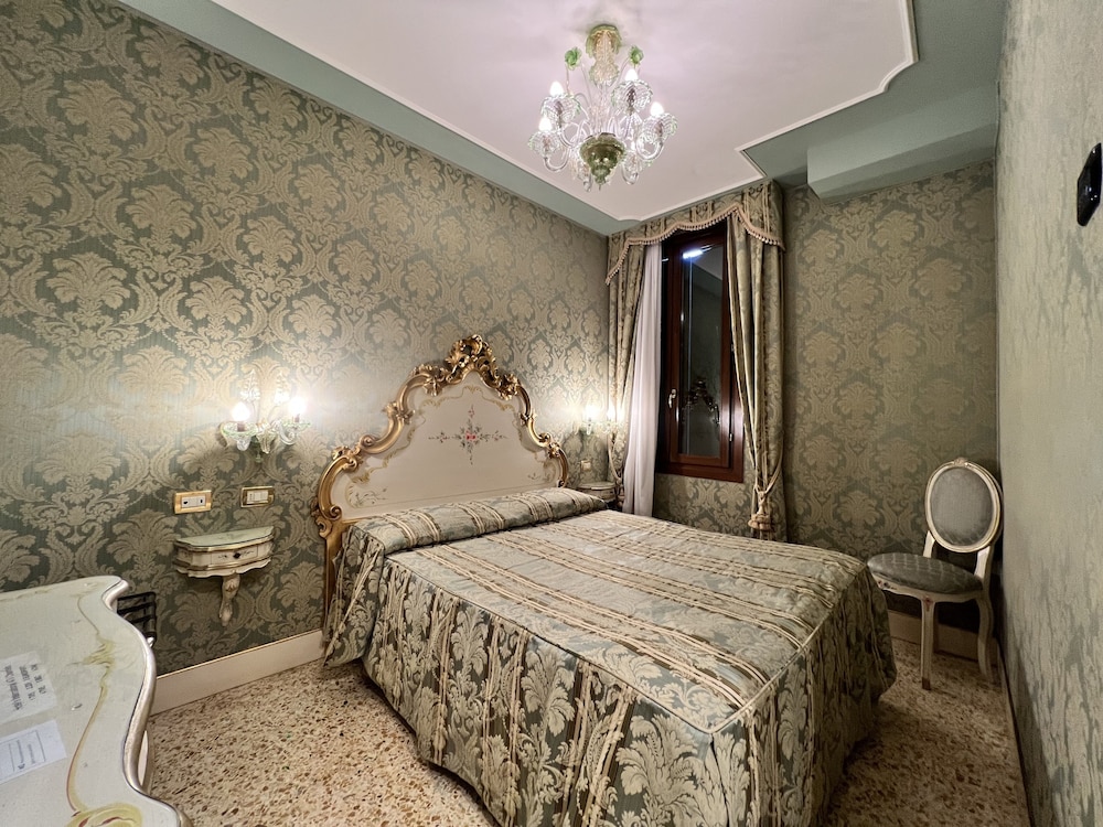 BASIC, DOUBLE BED