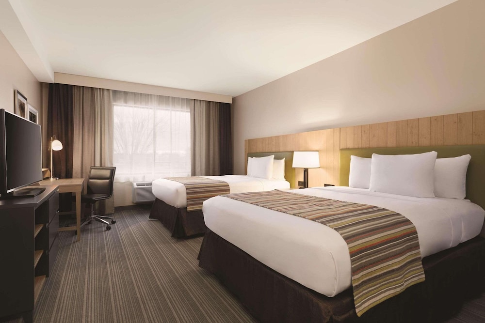 Country Inn and Suites By Radisson Belleville ON 17/49