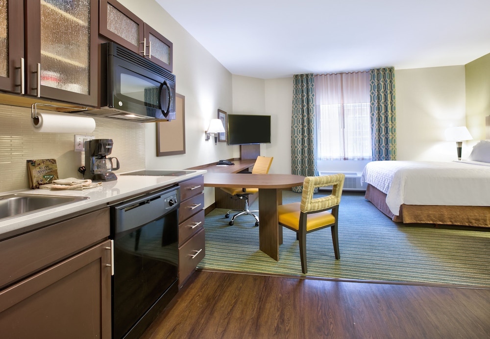 Candlewood Suites DFW South 12/39