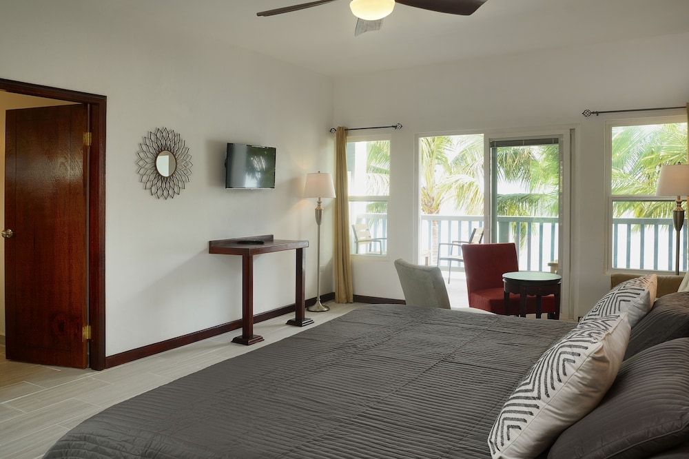Parrot Cove Lodge 51/72