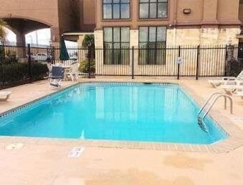 Baymont by Wyndham Cuero 6/27