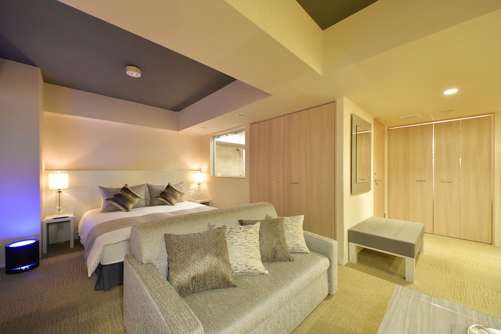 Roppongi Hotel S 28/75