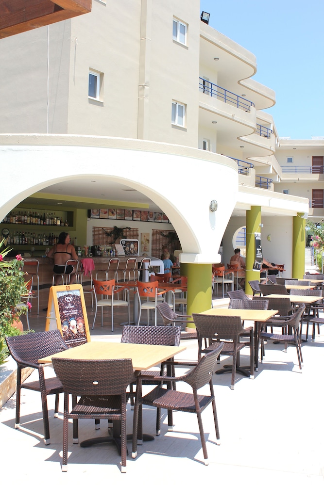 Sea Melody Beach Hotel And Apartments photo2