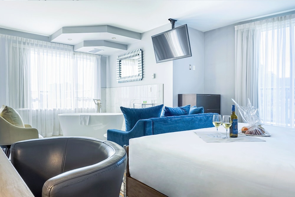 Empire, Penthouse, King Bed
