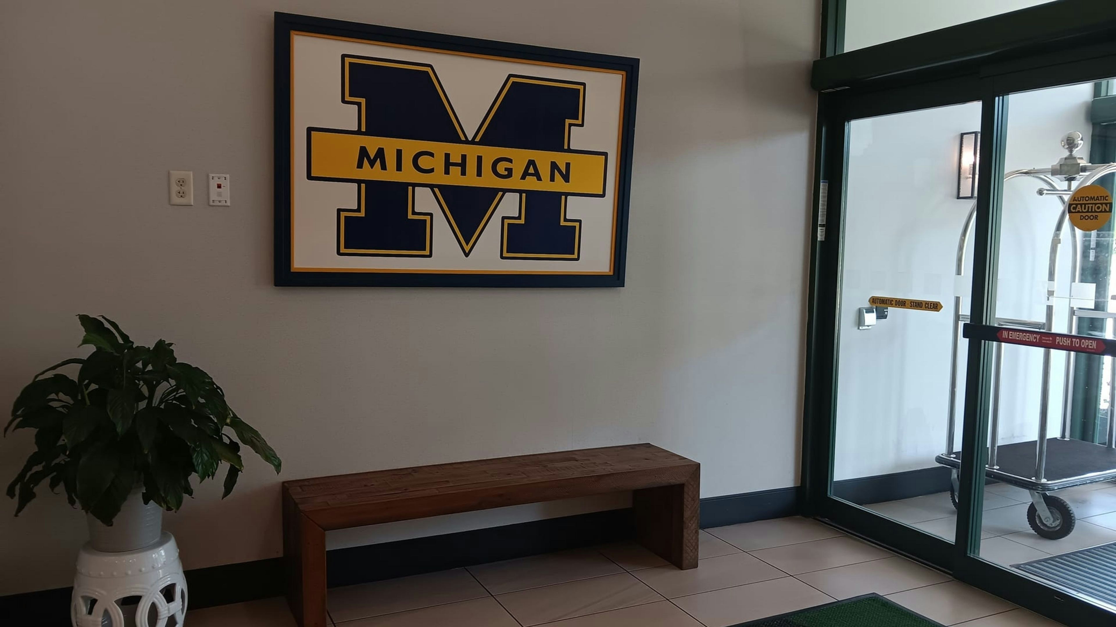 Holiday Inn Hotel Suites Ann Arbor Univ Michigan 52/73
