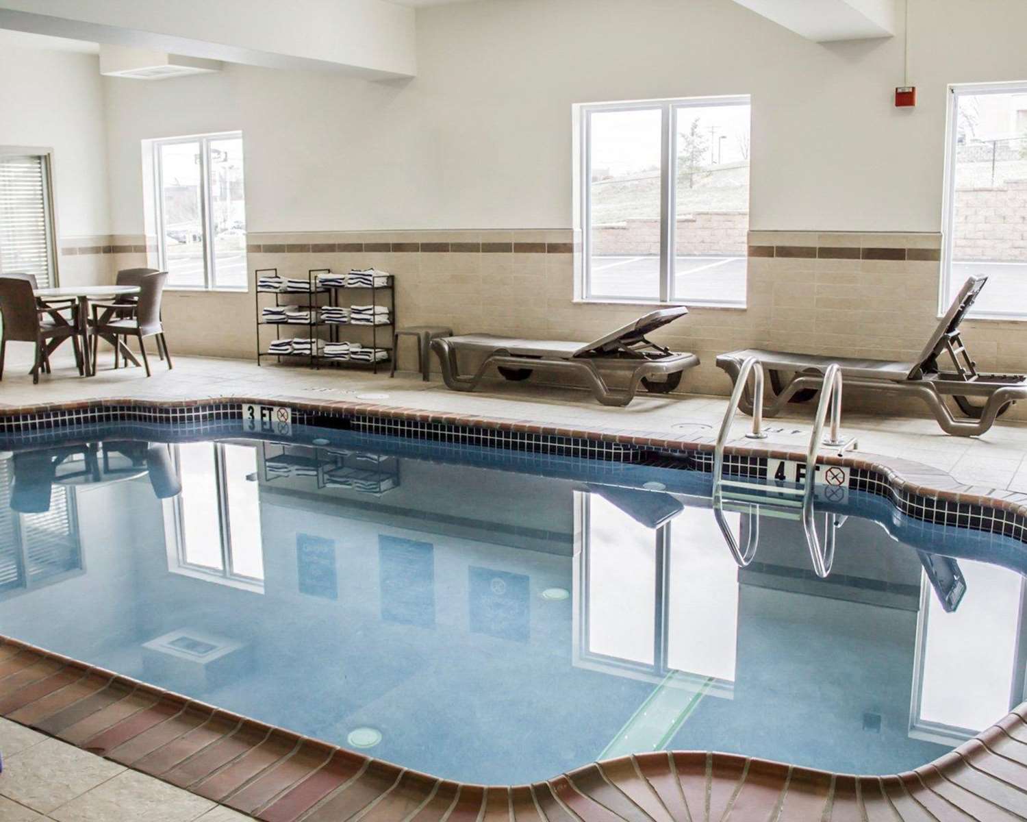Express Inn & Suites 22/40