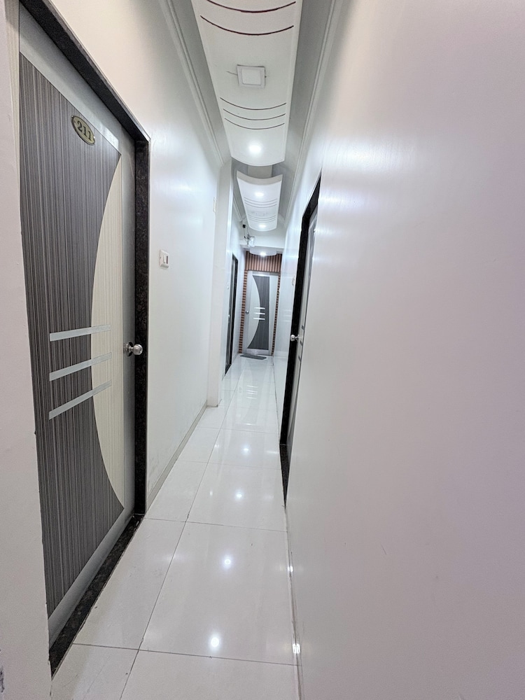 Hotel Broadway Colaba Mumbai 33/50