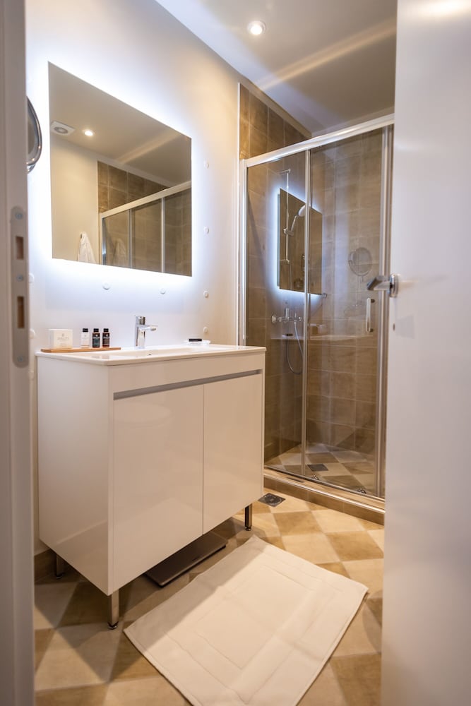 33 Solonos Suites 5/50