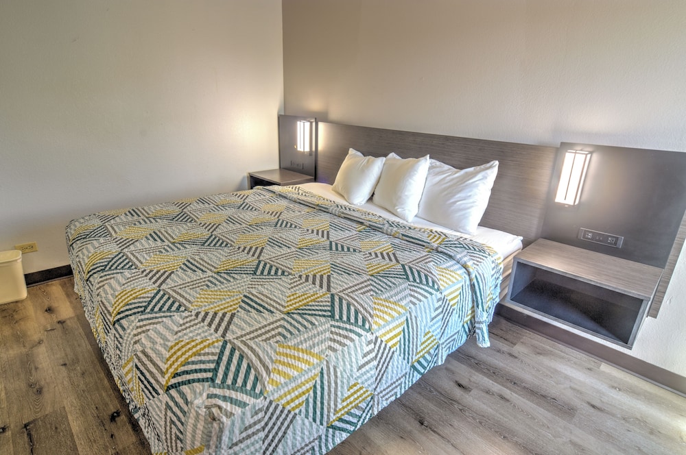 Motel6 Libertyville, IL 25/50