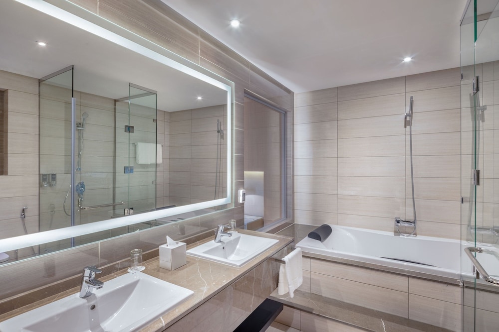 فور بوينتس شيراتون كورنيش جدة(Four Points by Sheraton Jeddah Corniche) 49/50