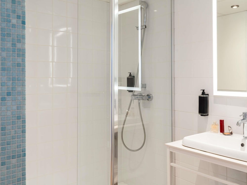 جناح بسرير مزدوج بشرفة مع أريكة، Ibis Styles Paris Porte D Orleans Hotel 6/7