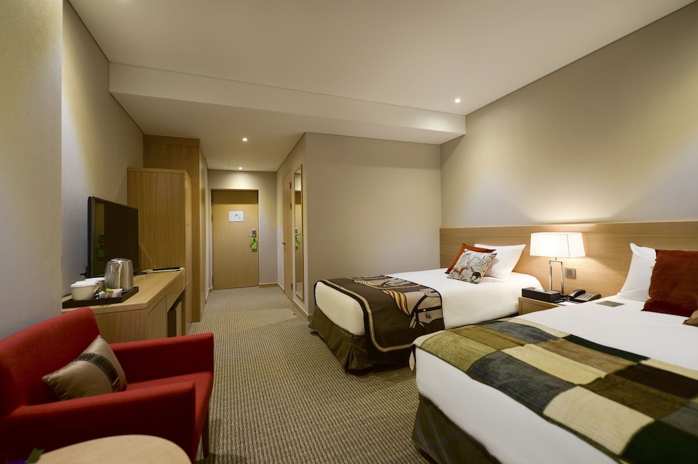 NEW ORIENTAL HOTEL 23/50