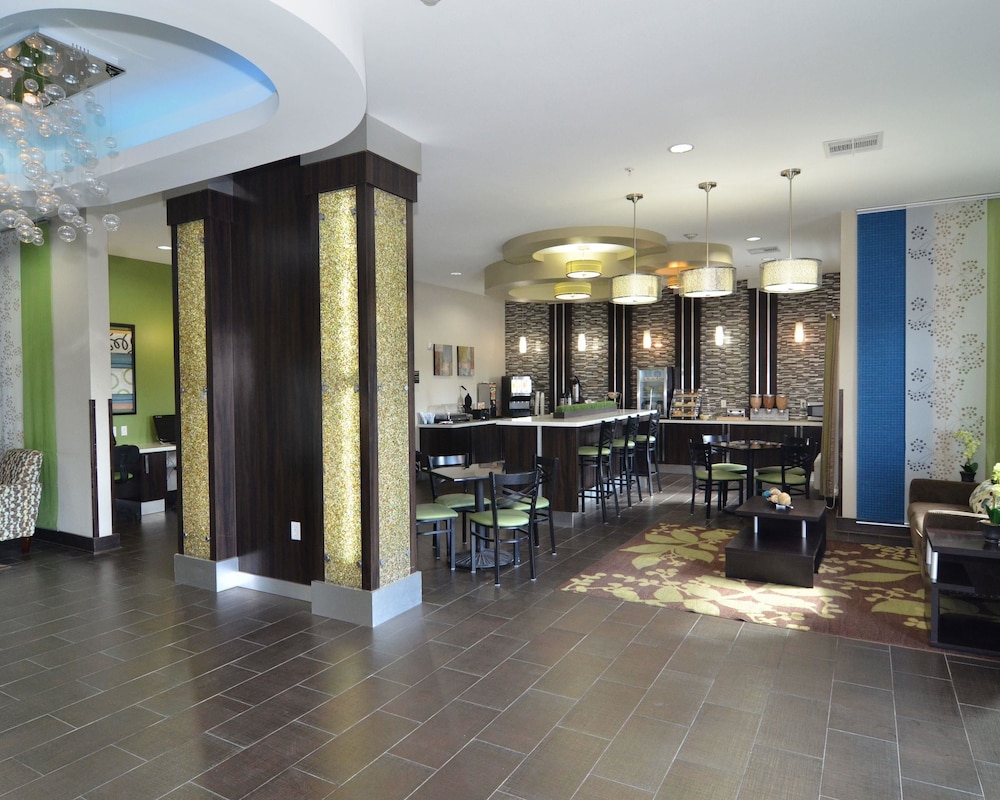 Quality Inn & Suites Kenedy - Karnes City 12/32