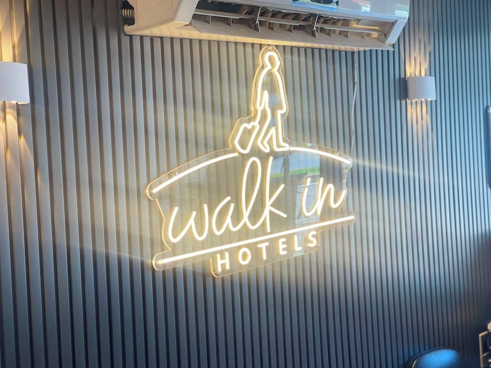 Walk In Hotel 2/44