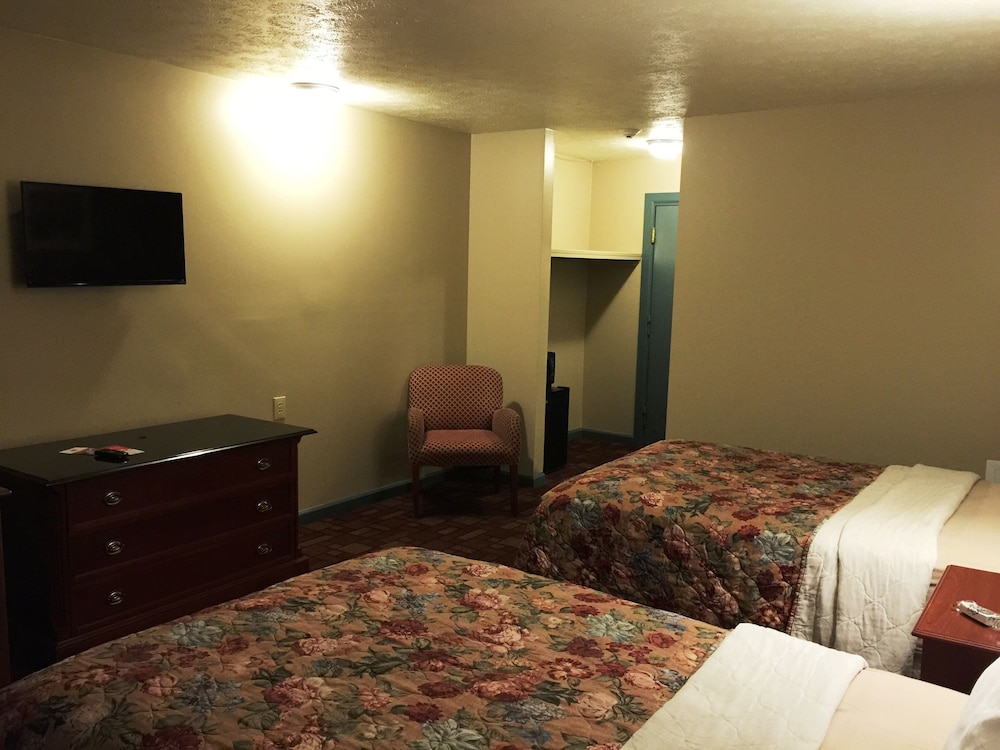 Highlander Inn Cleveland Beachwood Near I-480 21/28