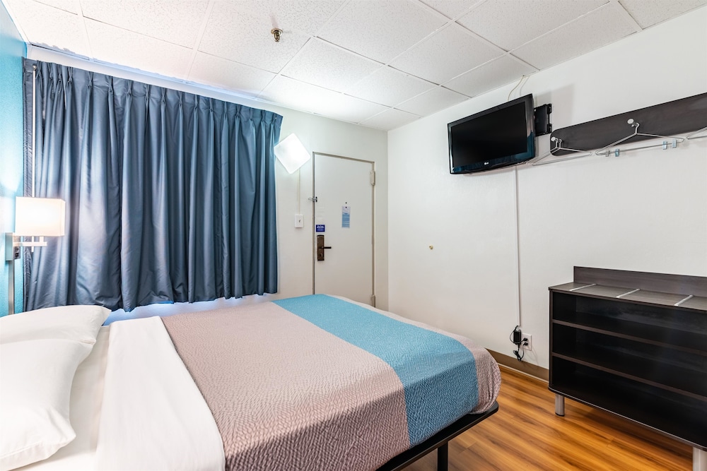 Motel6 Elmsford, NY - White Plains 16/50