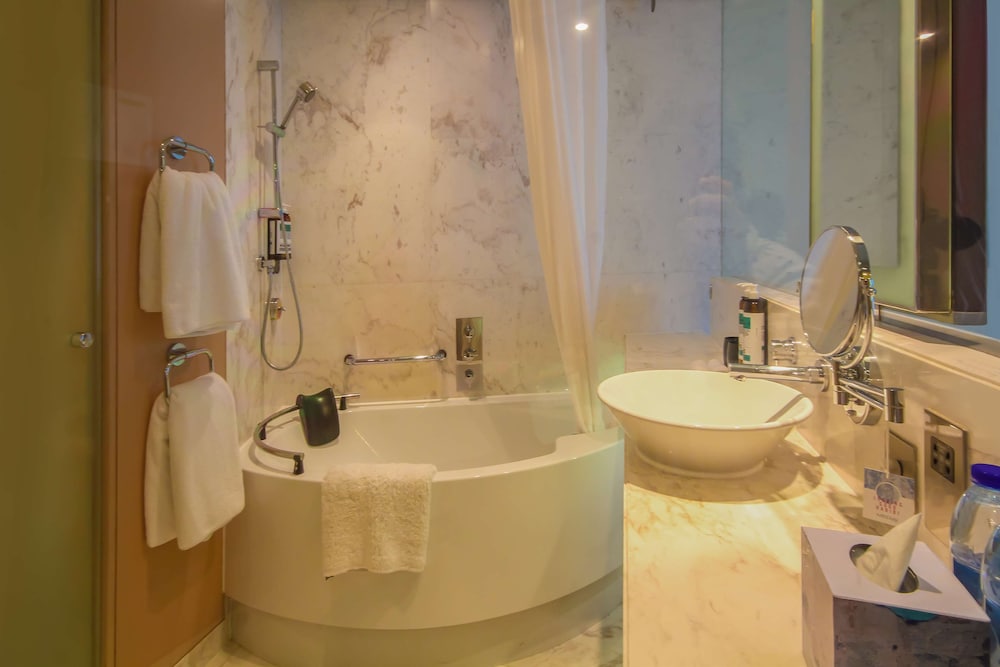 Media One Hotel Dubai, WorldHotels Crafted 97/97