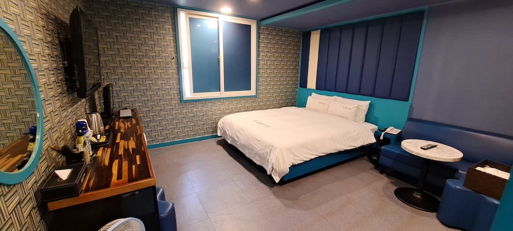 Show Motel Yangsan 11/50
