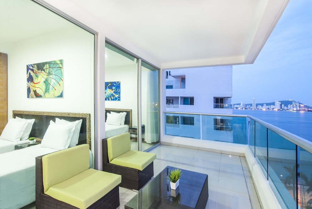 Travelers Suites Orange Cartagena 38/38
